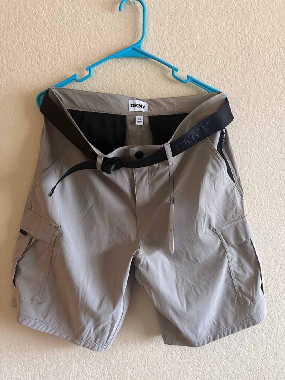 DKNY Men’s Light Gray Cargo Shorts
Waist size 32